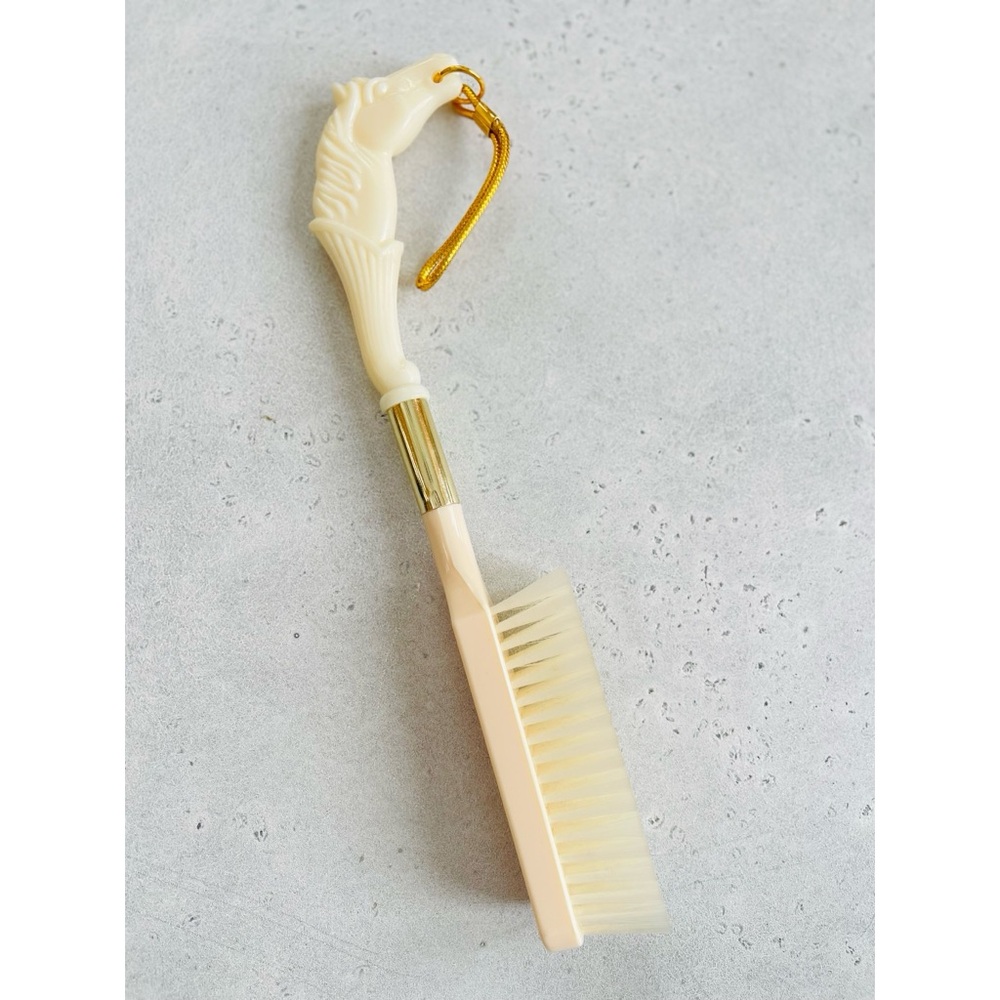 Vintage Cream Tone Plastic Horse Heads Clothes Brush